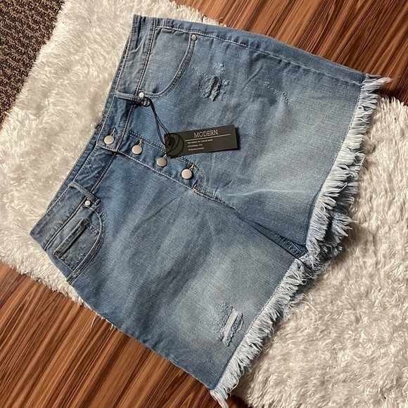 VERSONA NWT Button Fly Shorts Size 14 - Picture 3 of 10